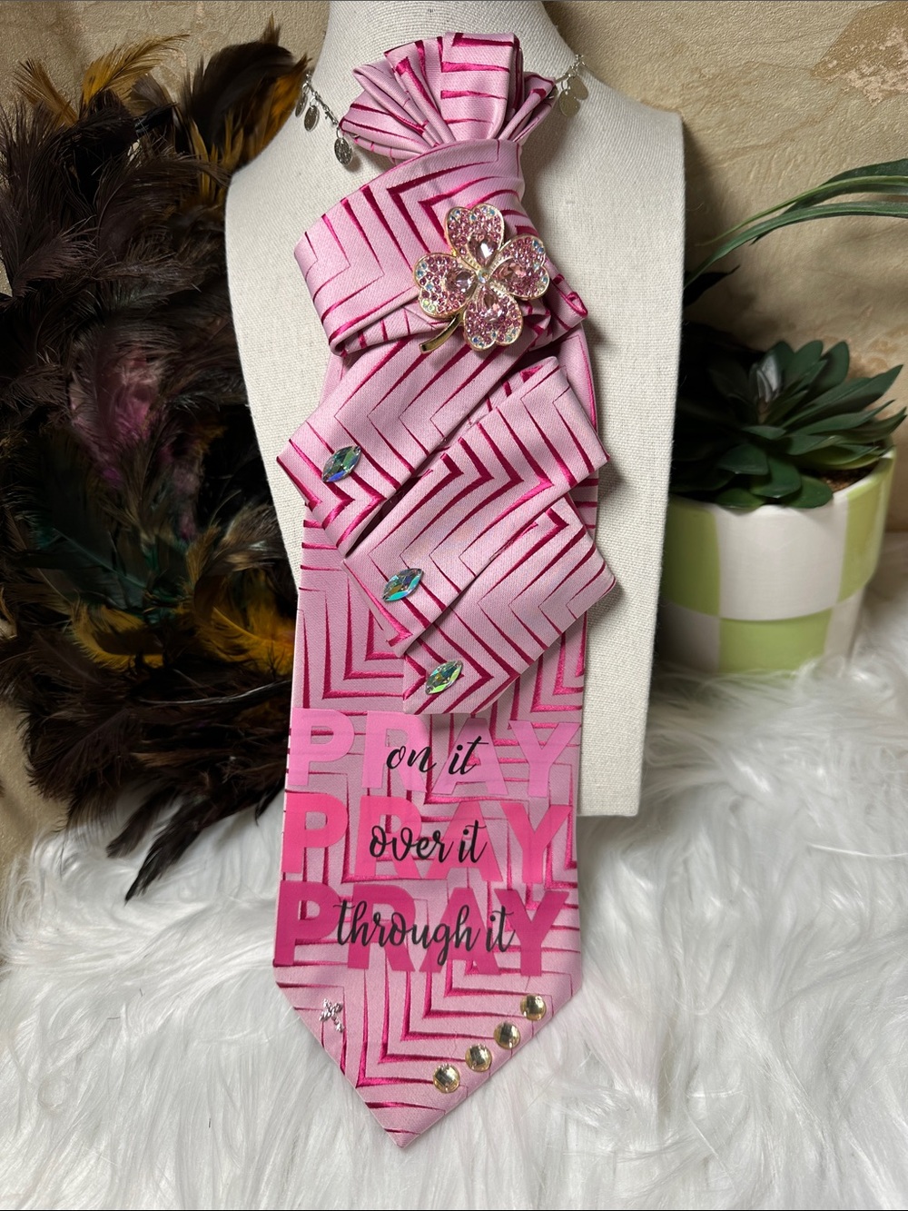 Pink Fashion Statement. Silk Necklace Tie with Pink Clover.
